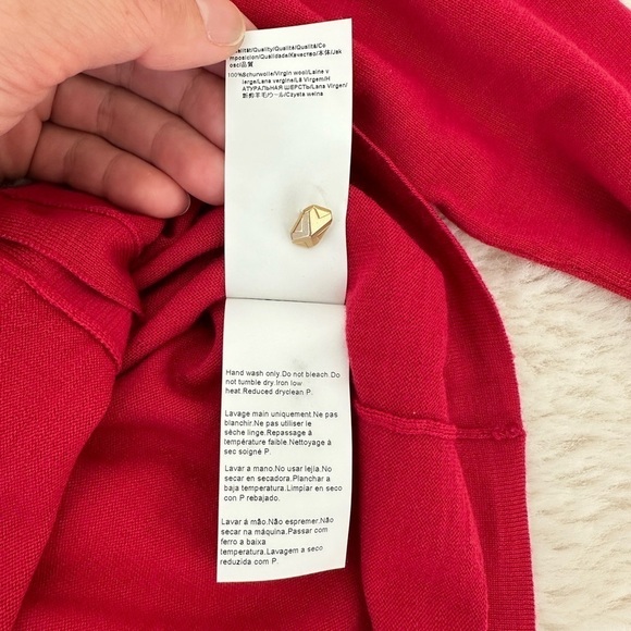 Beautiful Hugo Boss 100% Virgin wool  cartigan Size XS - Picture 6 of 7